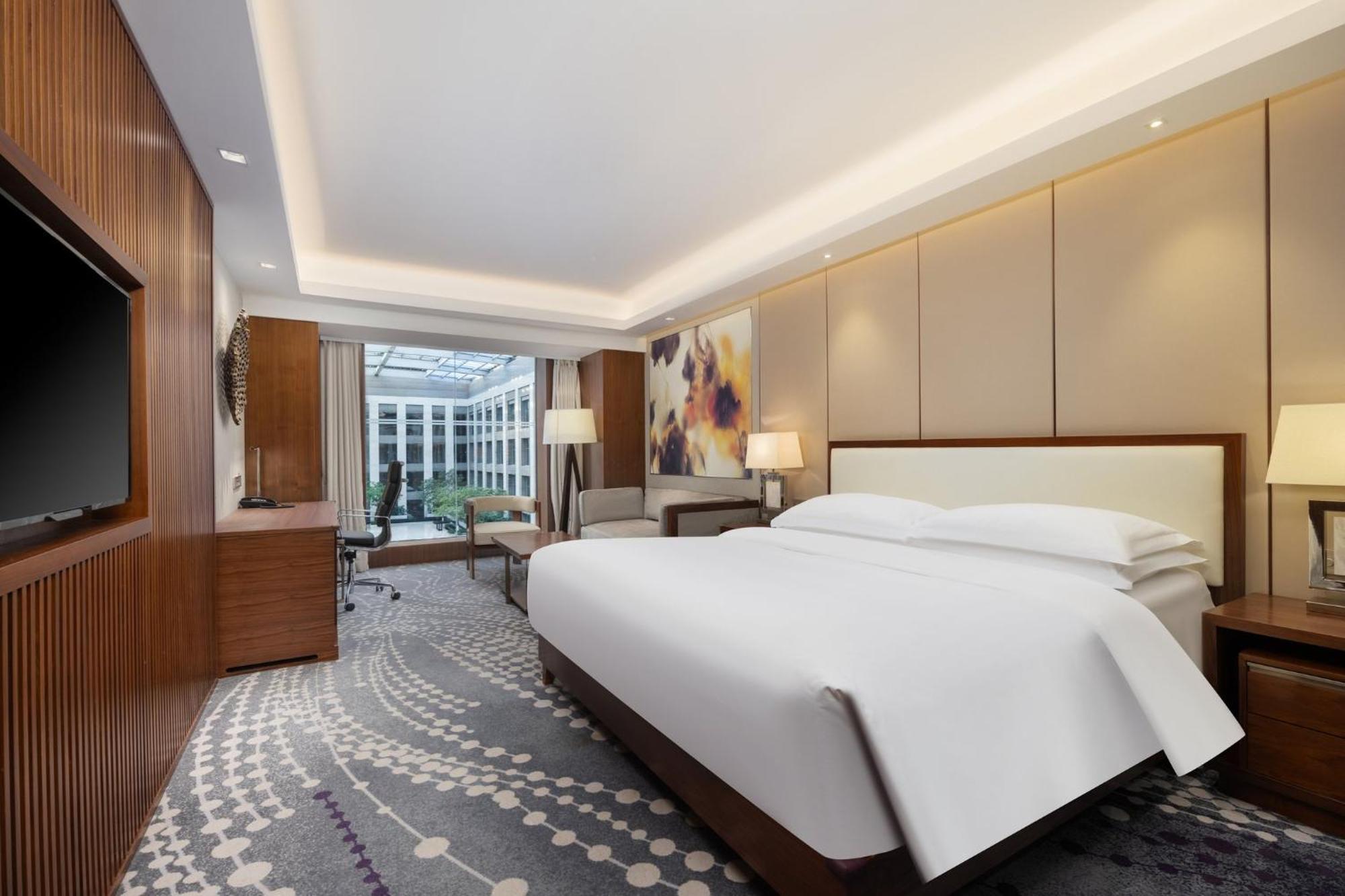 โรงแรม Intercontinental Center By Ihg 5*