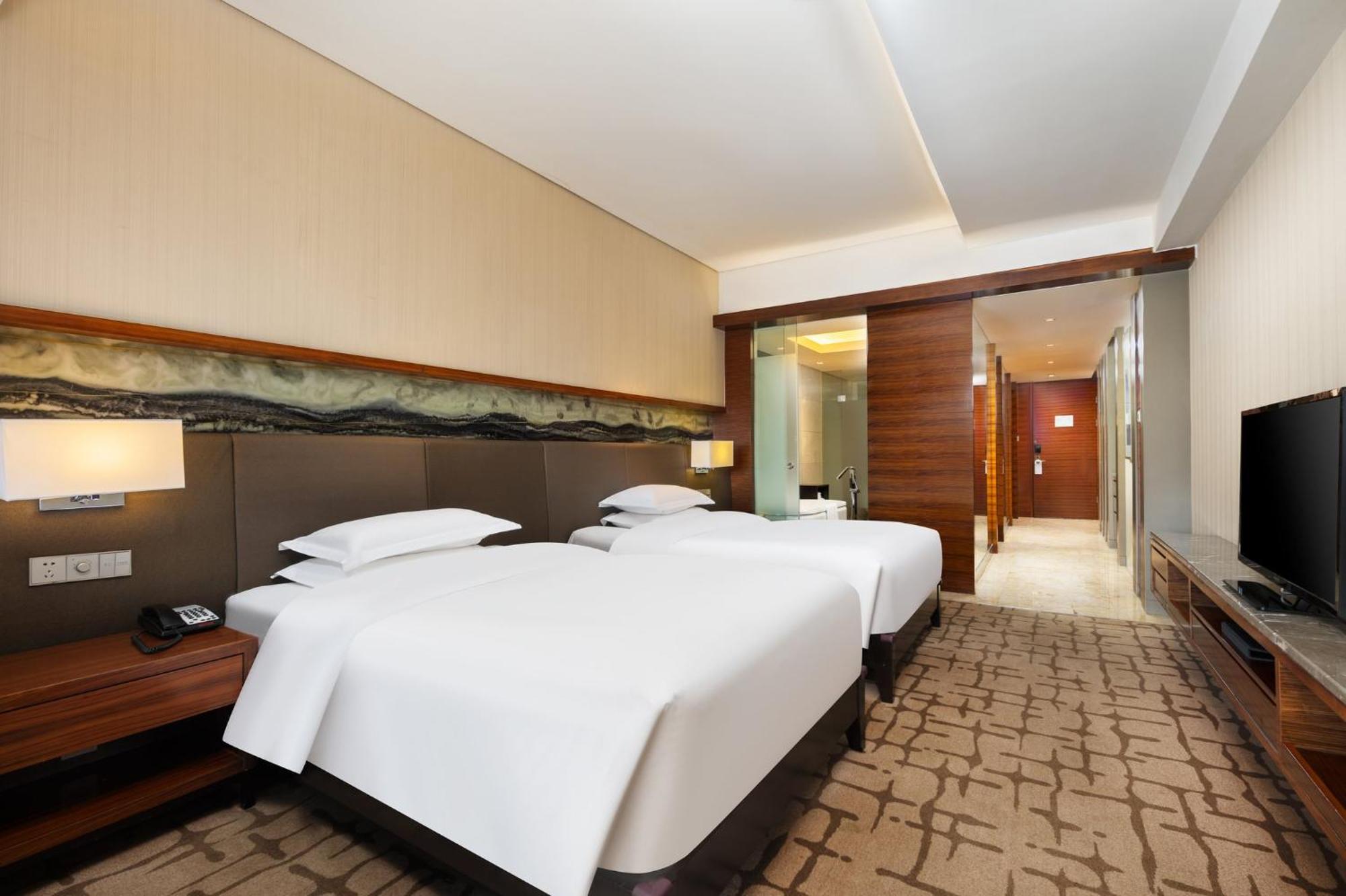 Intercontinental Center By Ihg 5* จี่หนาน