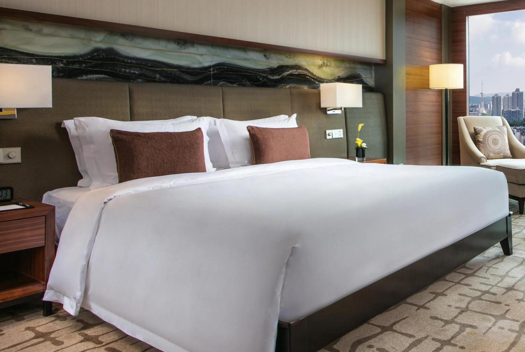 โรงแรม Intercontinental Center By Ihg 5*