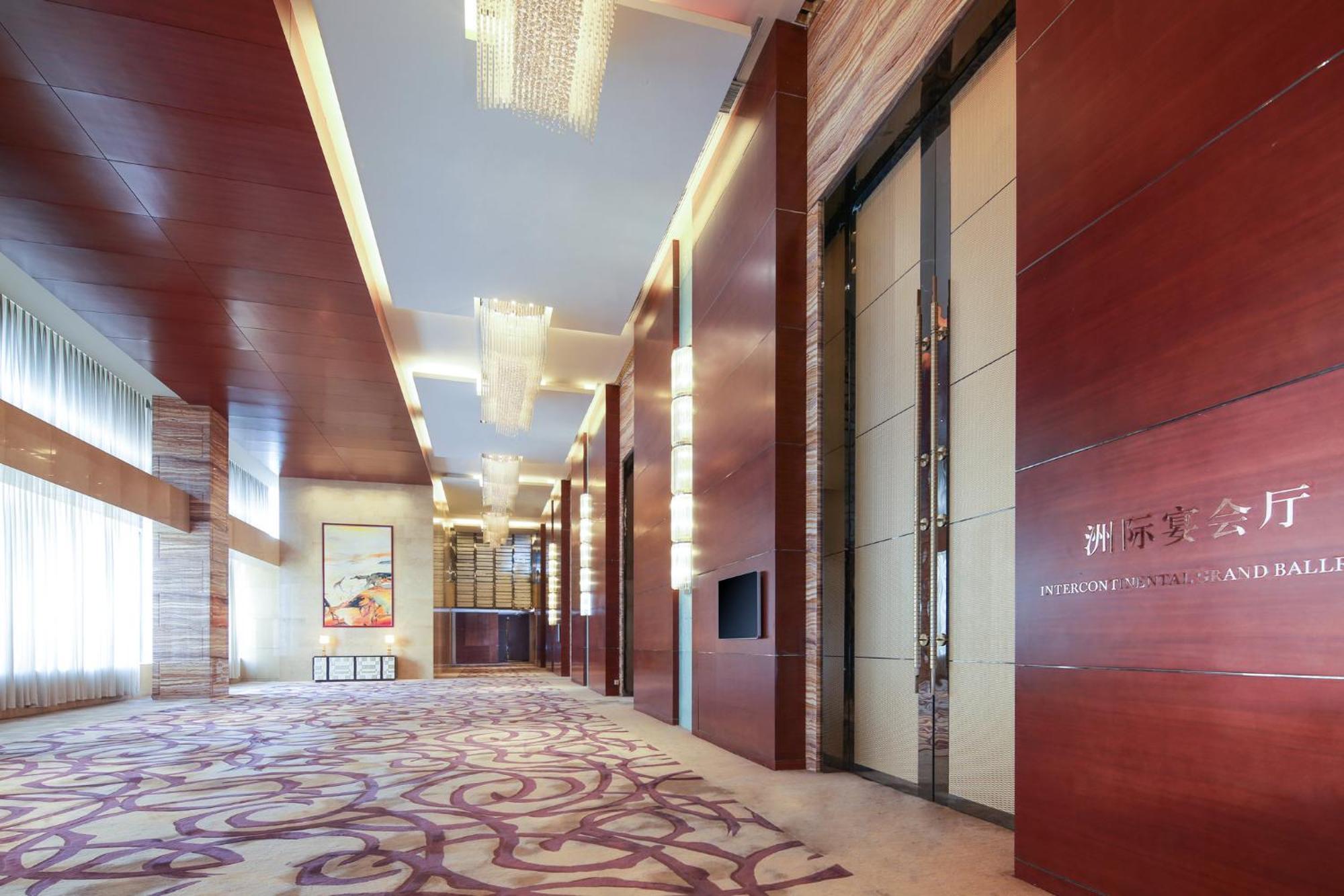 Intercontinental Center By Ihg 5*