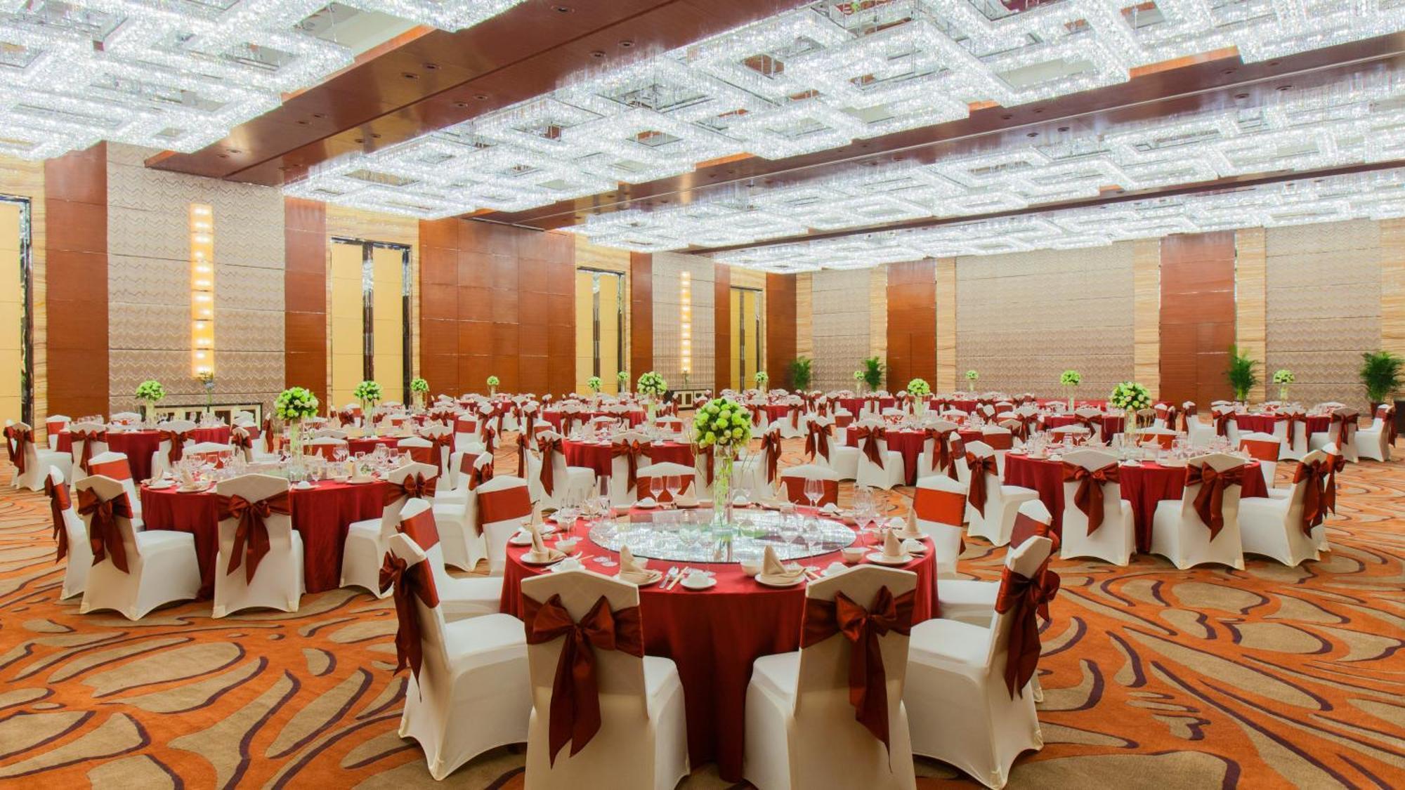 Intercontinental Center By Ihg 5* จี่หนาน