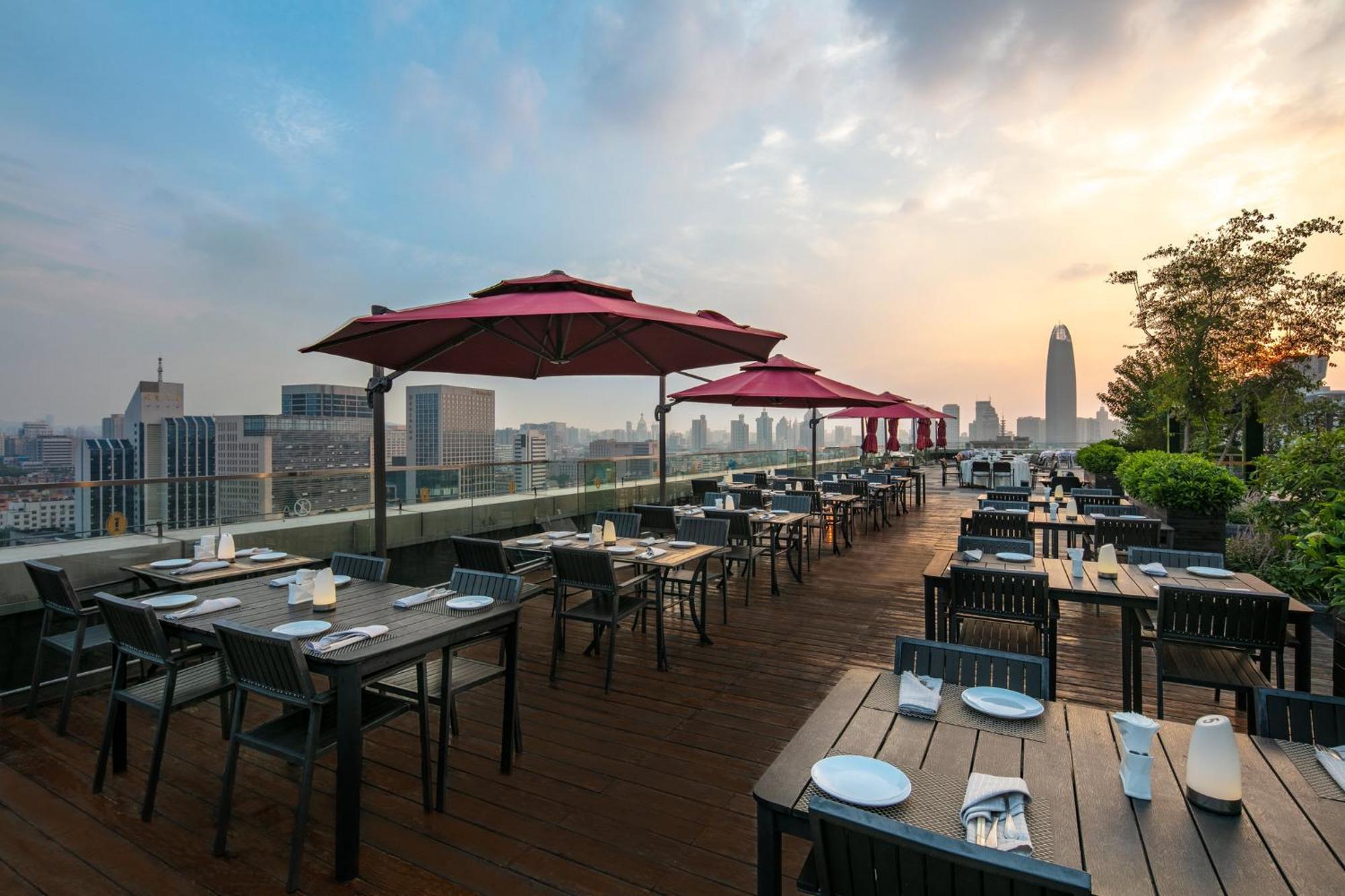 โรงแรม Intercontinental Center By Ihg