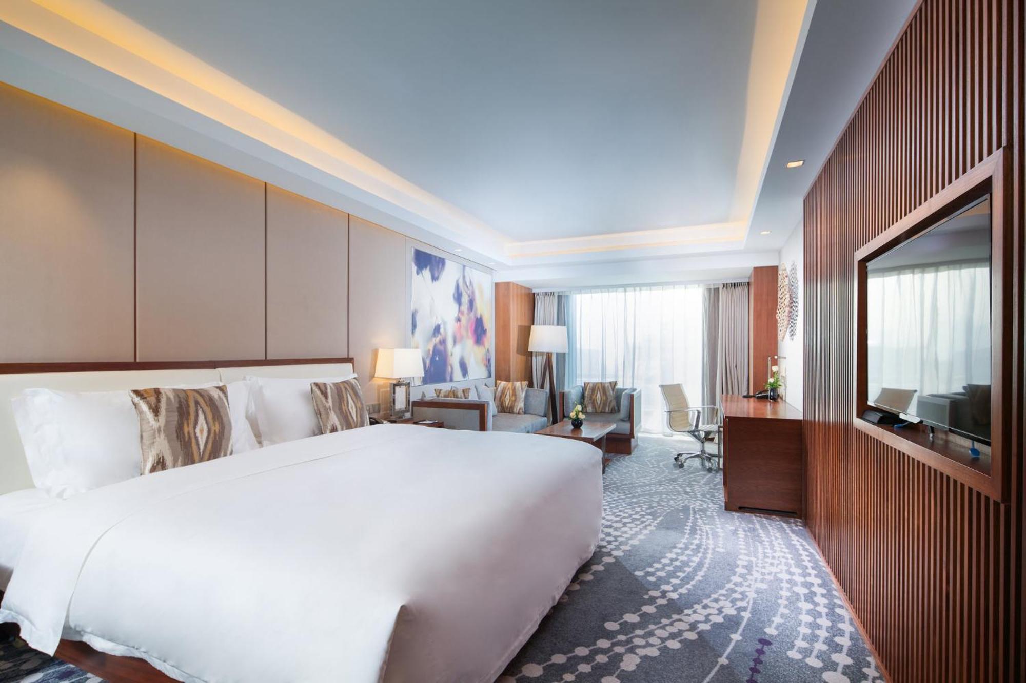 Intercontinental Center By Ihg จี่หนาน